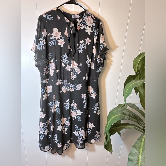 Torrid Fit and Flare Black Floral Dress Women’s Size 16 - Picture 3 of 16